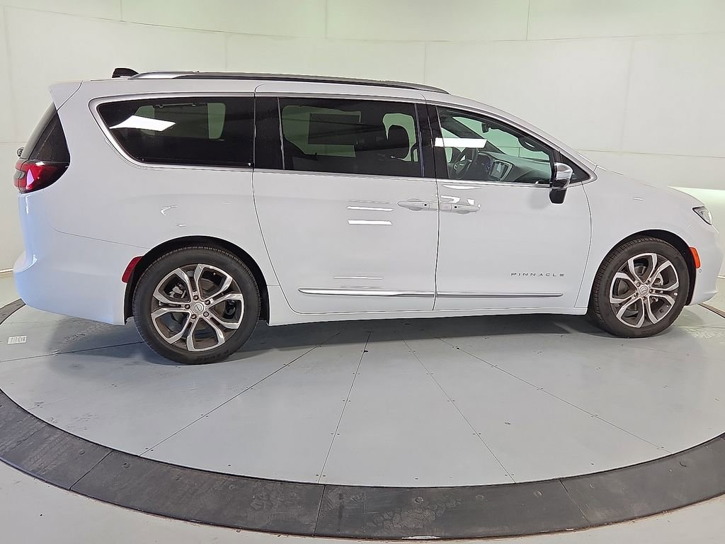 New 2026 Chrysler Pacifica Pinnacle FWD image 8