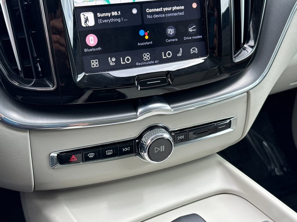 Certified 2025 Volvo XC60 B5 Core image 20