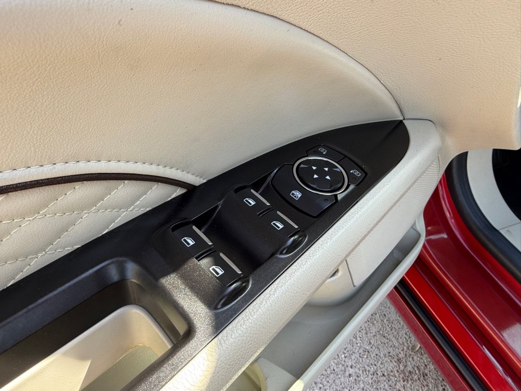 Used 2018 Ford Fusion Energi Platinum FWD image 21