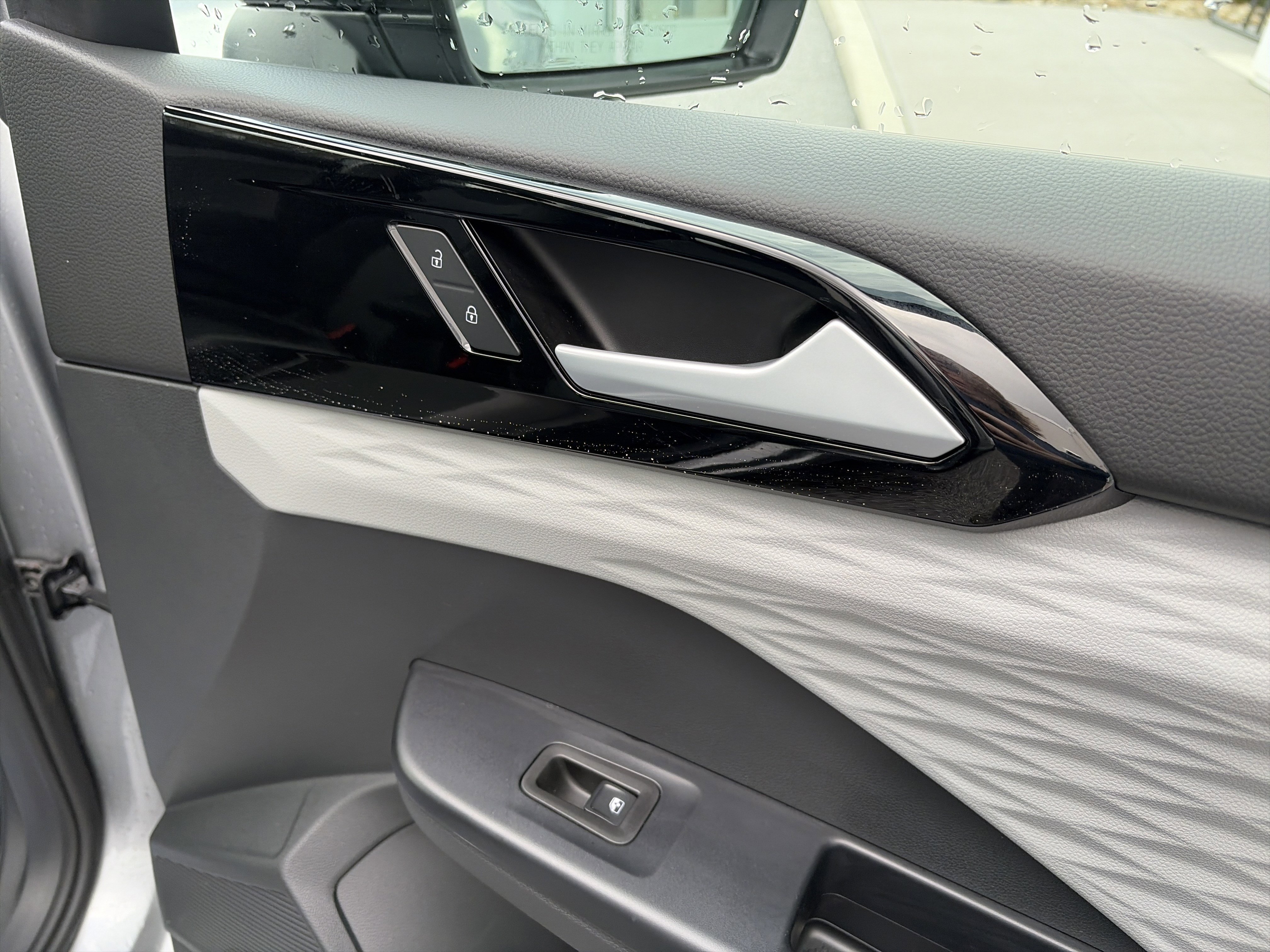 Used 2024 Volkswagen Taos S image 28