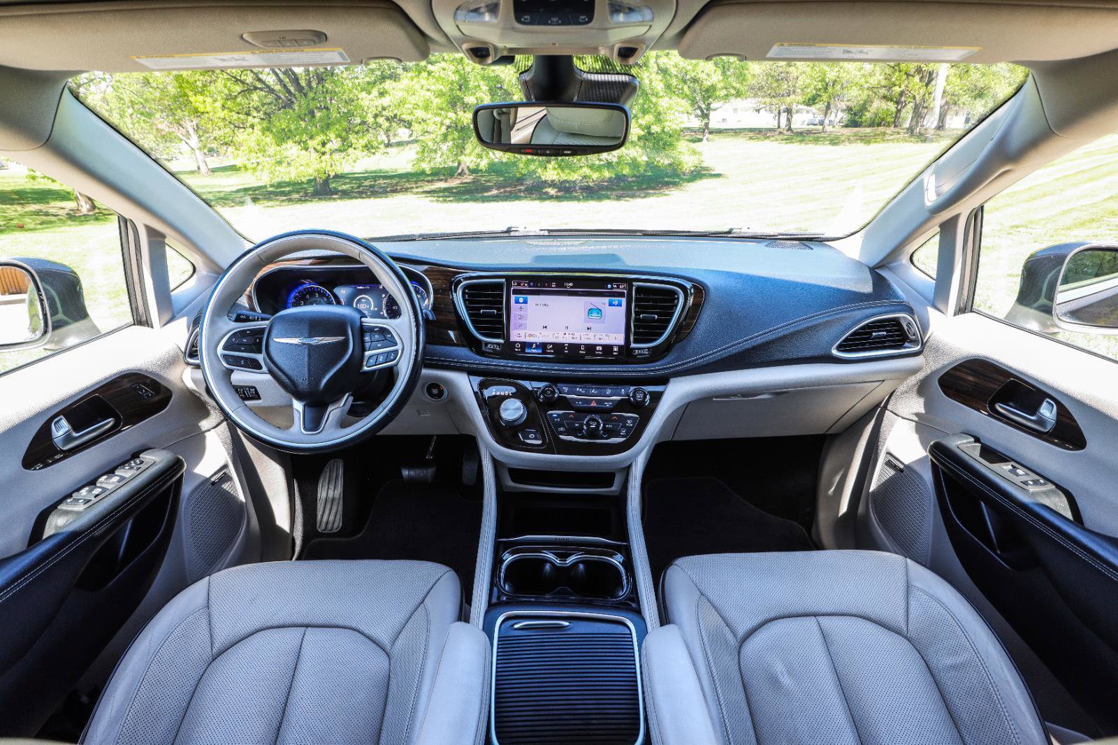 Used 2021 Chrysler Pacifica Limited w/ Premium & Safety Sphere Group AWD/4WD image 2