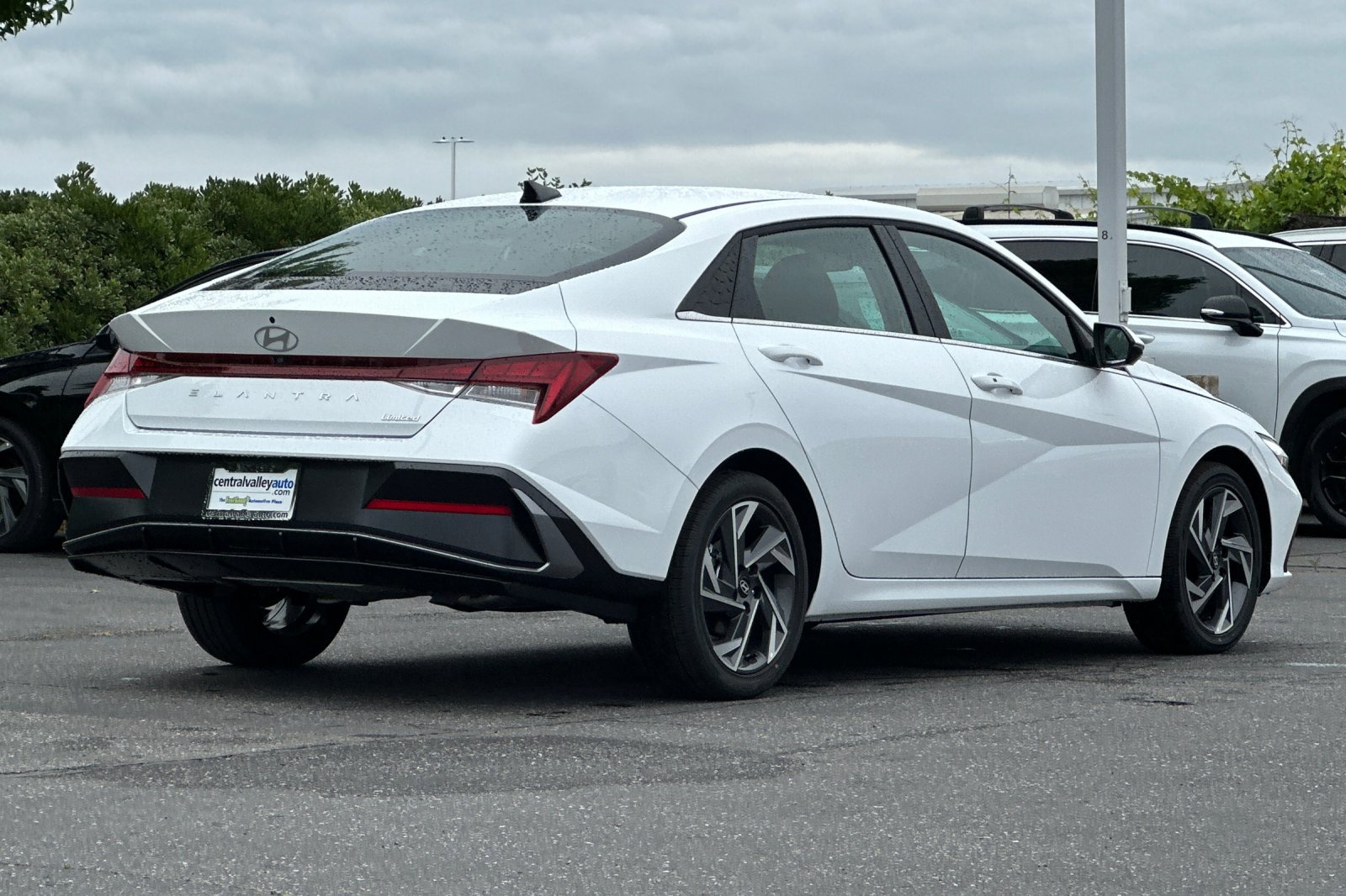 New 2026 Hyundai Elantra Limited FWD image 4