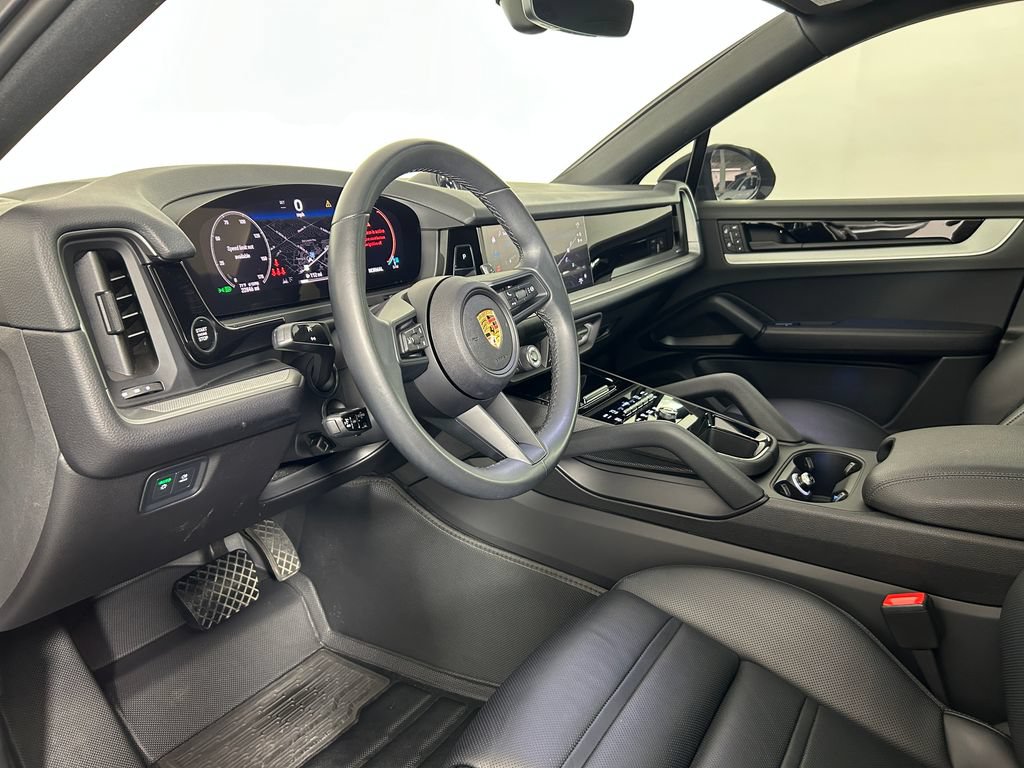 Used 2024 Porsche Cayenne Coupe AWD/4WD image 4