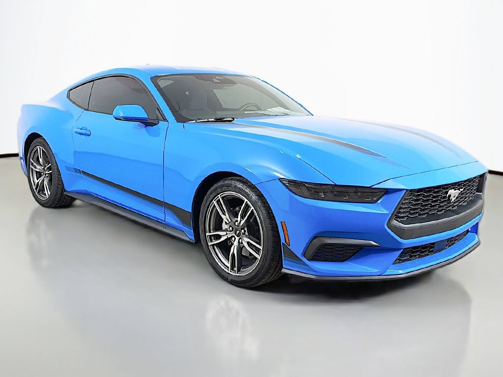 Used 2025 Ford Mustang Coupe RWD image 2