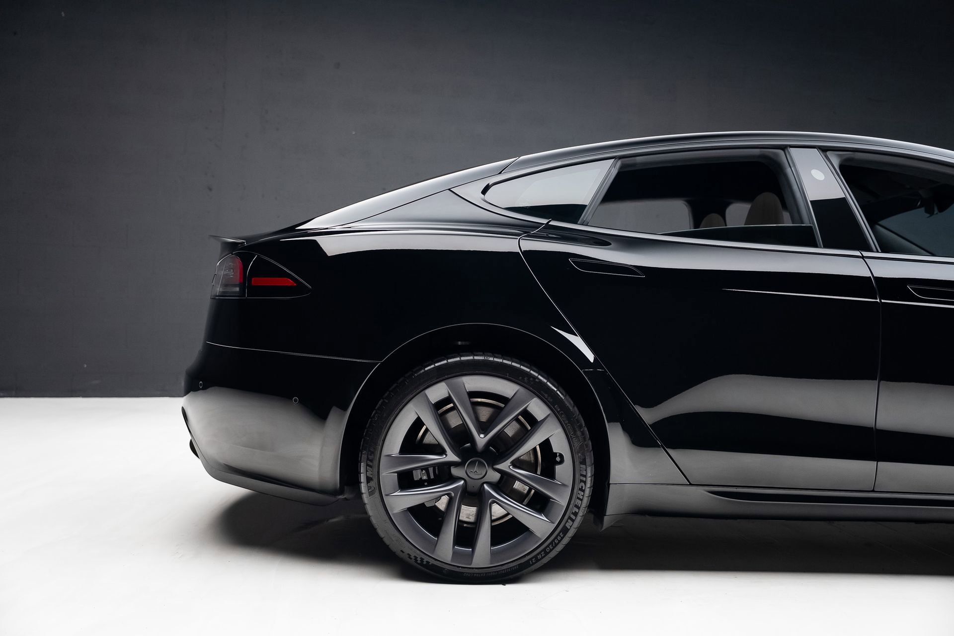 Used 2022 Tesla Model S Plaid image 34