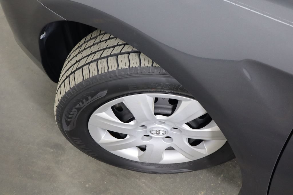 Used 2011 Toyota Camry LE FWD image 30