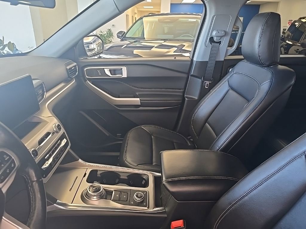 Used 2020 Ford Explorer XLT w/ Equipment Group 202A image 14