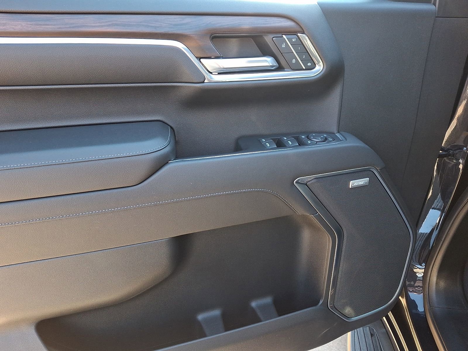 Used 2022 GMC Sierra 1500 SLT w/ SLT Premium Plus Package AWD/4WD image 12