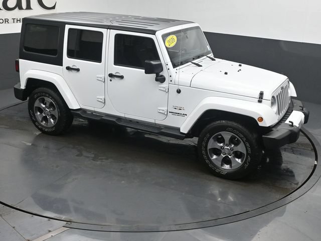 Used 2016 Jeep Wrangler Unlimited Sahara w/ Connectivity Group AWD/4WD image 36