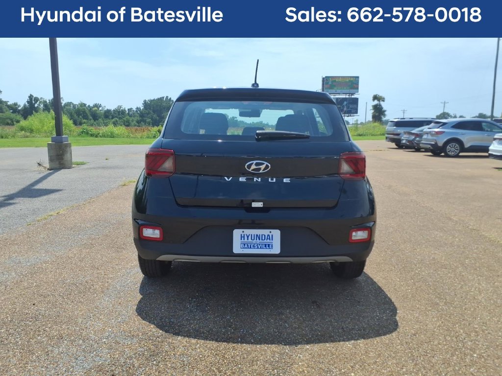 Certified 2025 Hyundai Venue SE FWD image 4