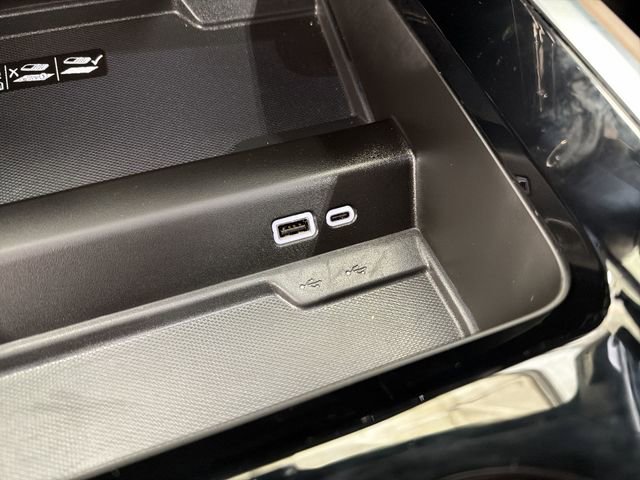 Certified 2025 Chevrolet Tahoe High Country AWD/4WD image 32