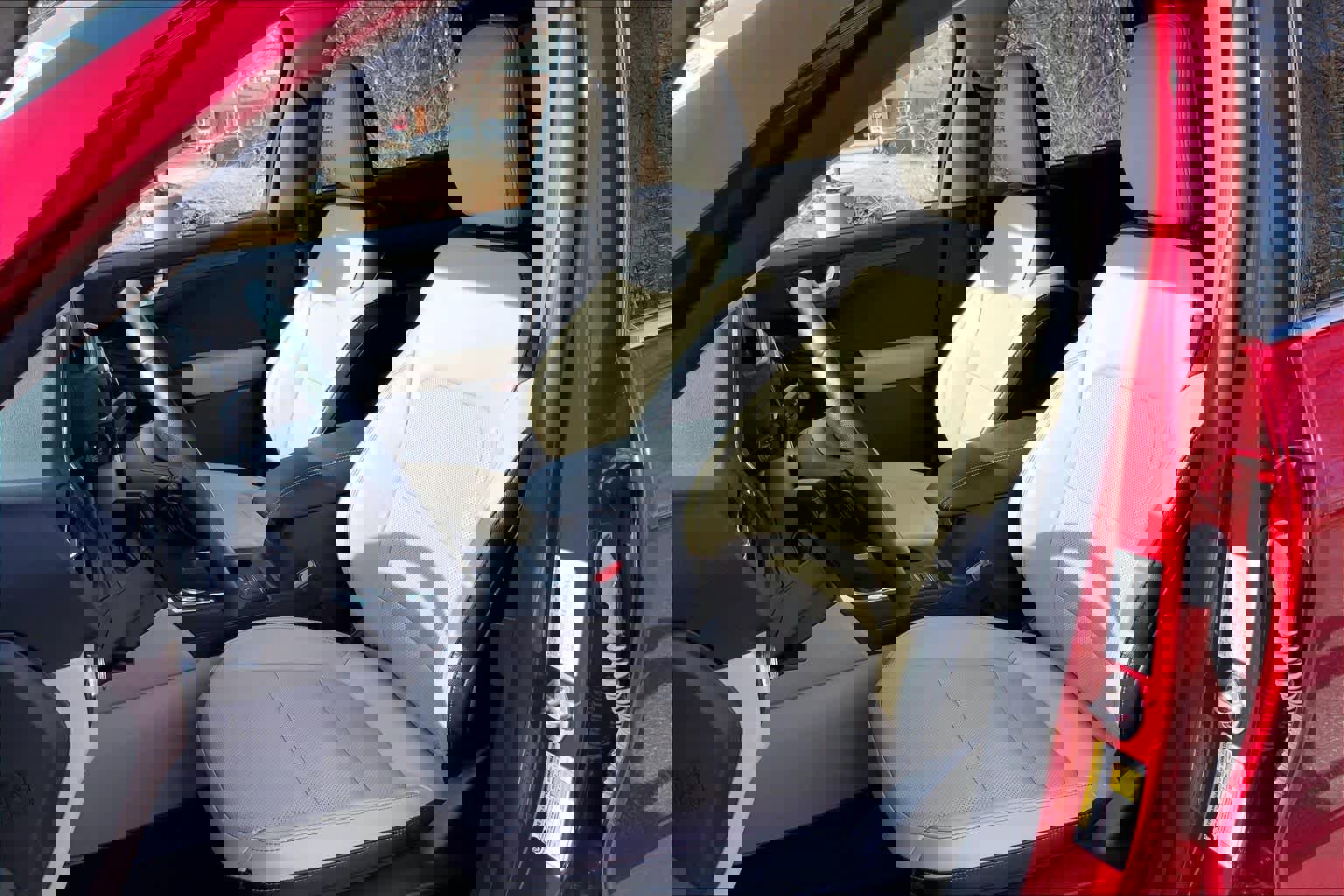 Used 2020 Ford Escape Titanium image 9