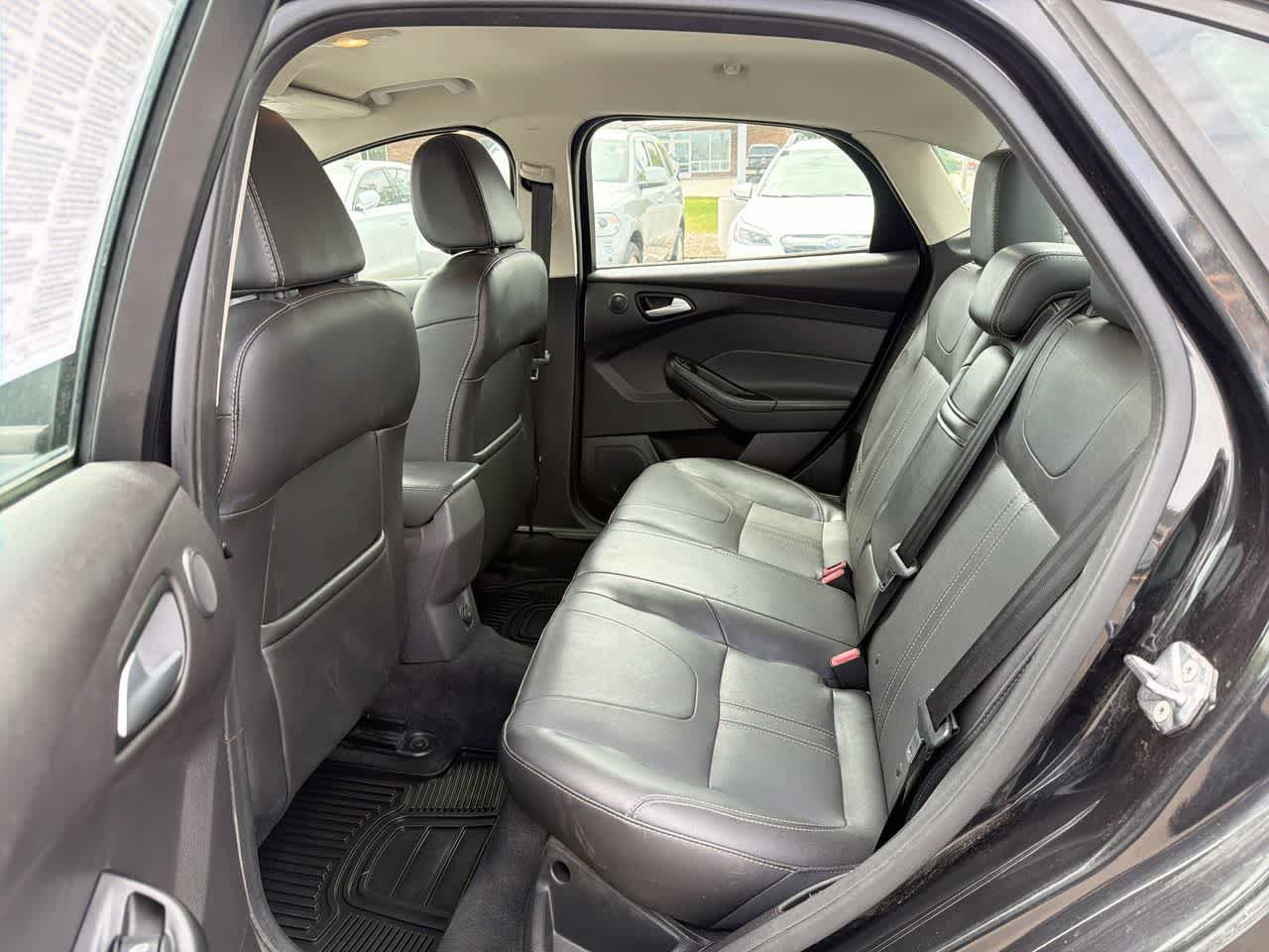 Used 2013 Ford Focus SE FWD image 24