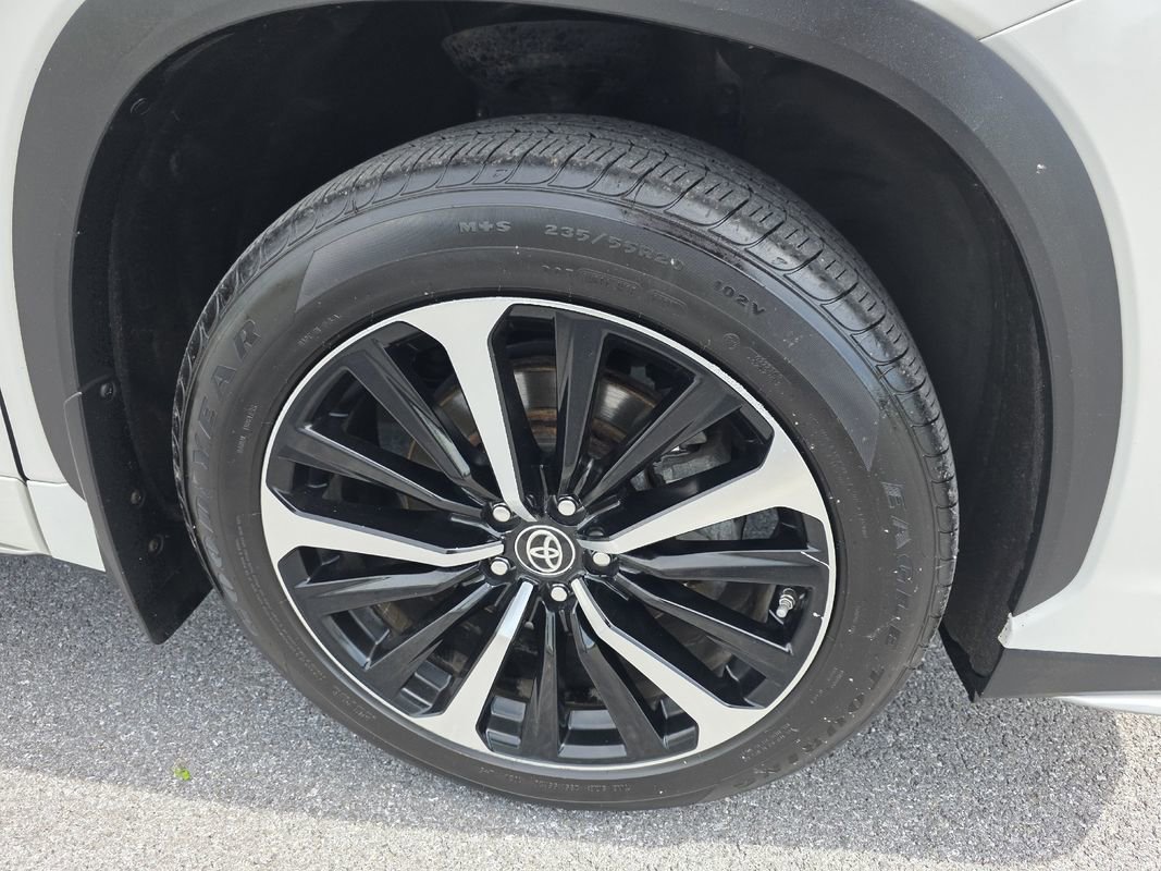 Used 2021 Toyota Highlander XSE AWD/4WD image 38