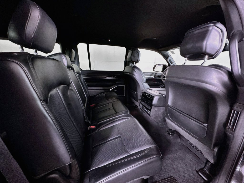 Used 2024 Jeep Wagoneer L Series III w/ Flexible Seating Group AWD/4WD image 29