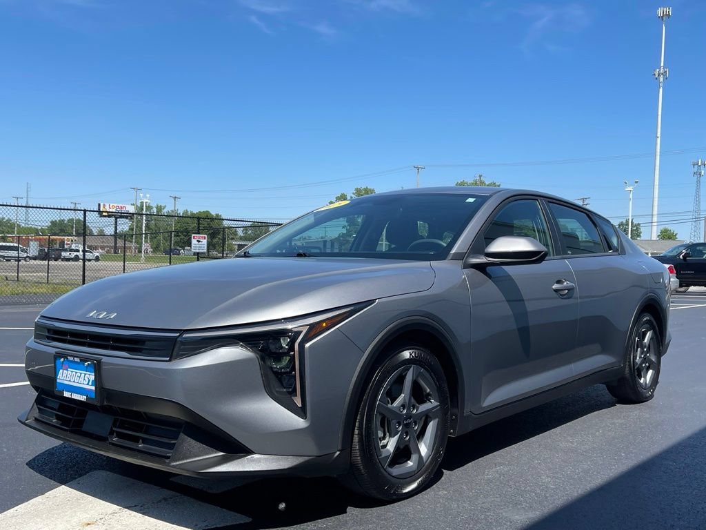 Used 2025 Kia K4 FWD image 2