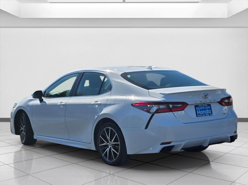 Used 2023 Toyota Camry SE image 7