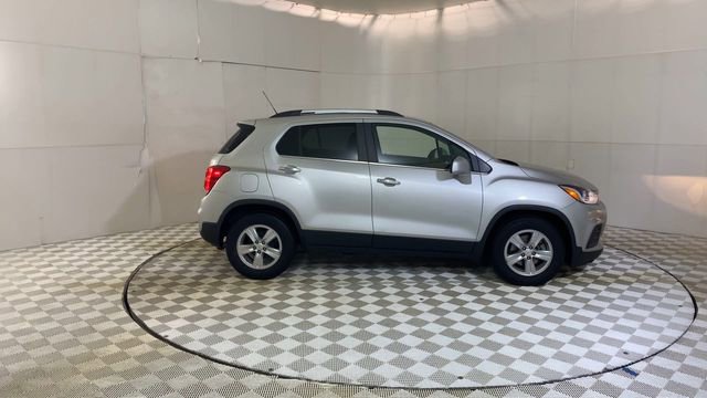 Used 2019 Chevrolet Trax LT w/ LT Convenience Package FWD image 9
