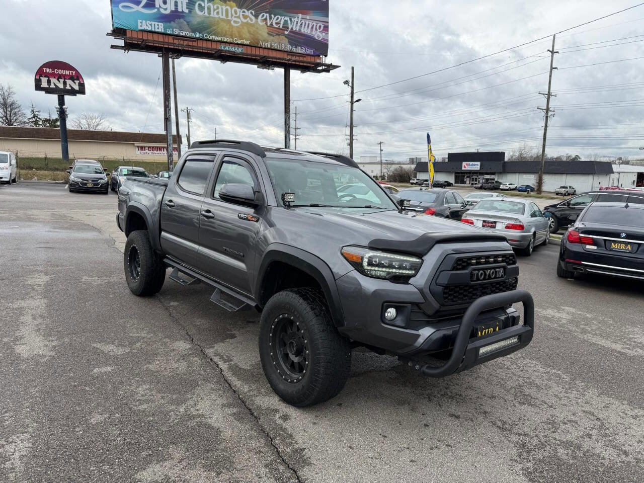Used 2016 Toyota Tacoma TRD Off-Road w/ Premium & Technology Package AWD/4WD image 3