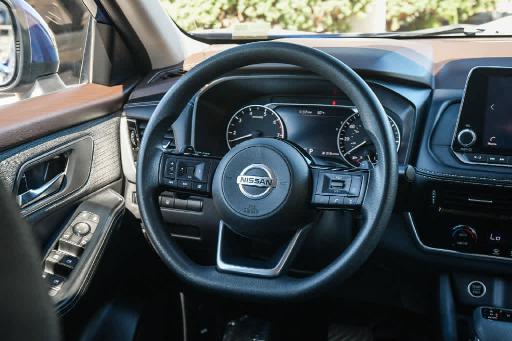 Used 2021 Nissan Rogue SV FWD image 12