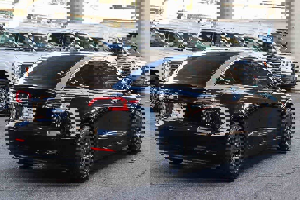 Used 2018 Tesla Model 3 Long Range image 4