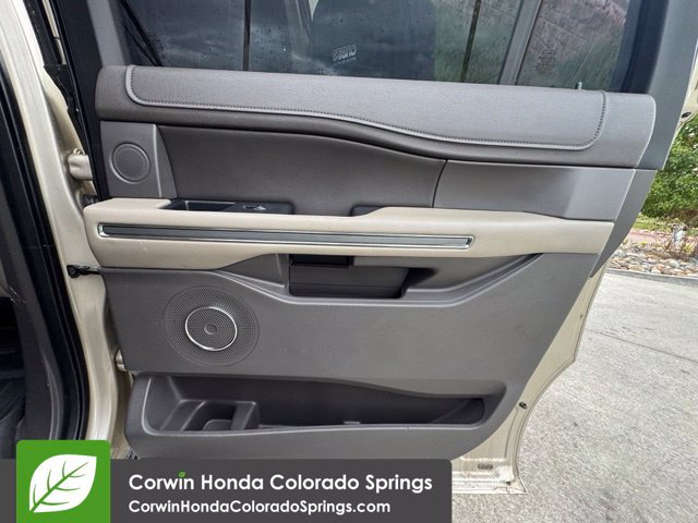 Used 2018 Ford Expedition Max XLT w/ Equipment Group 202A AWD/4WD image 32