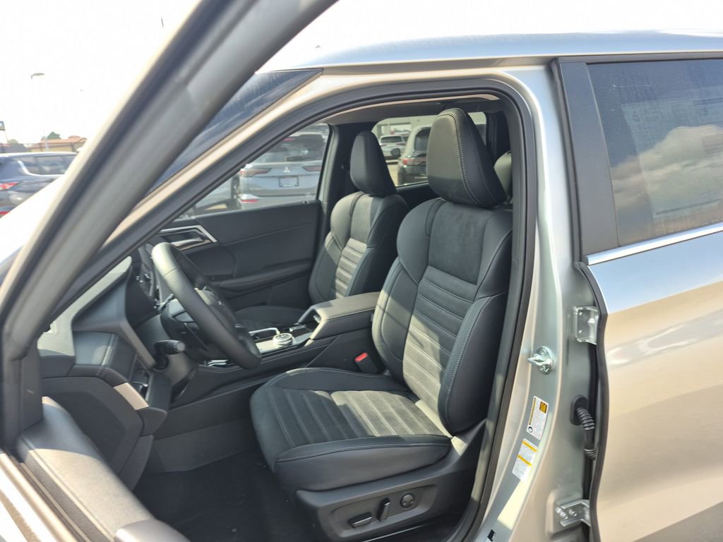 New 2026 Mitsubishi Outlander SE image 27
