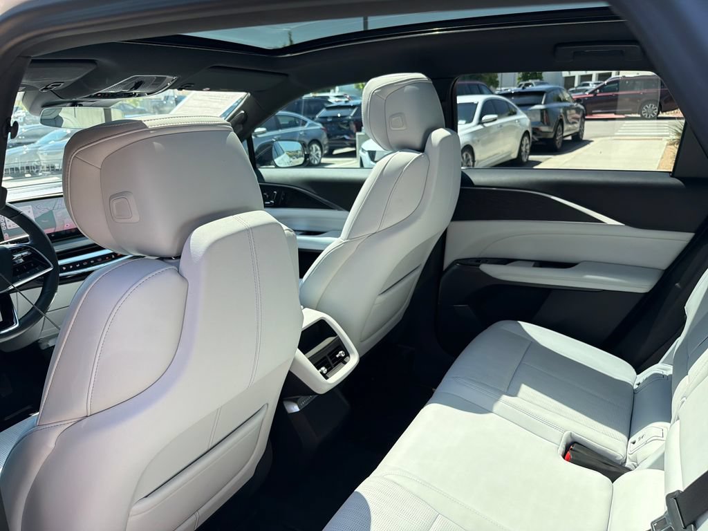 Used 2024 Cadillac Lyriq Luxury AWD/4WD image 36