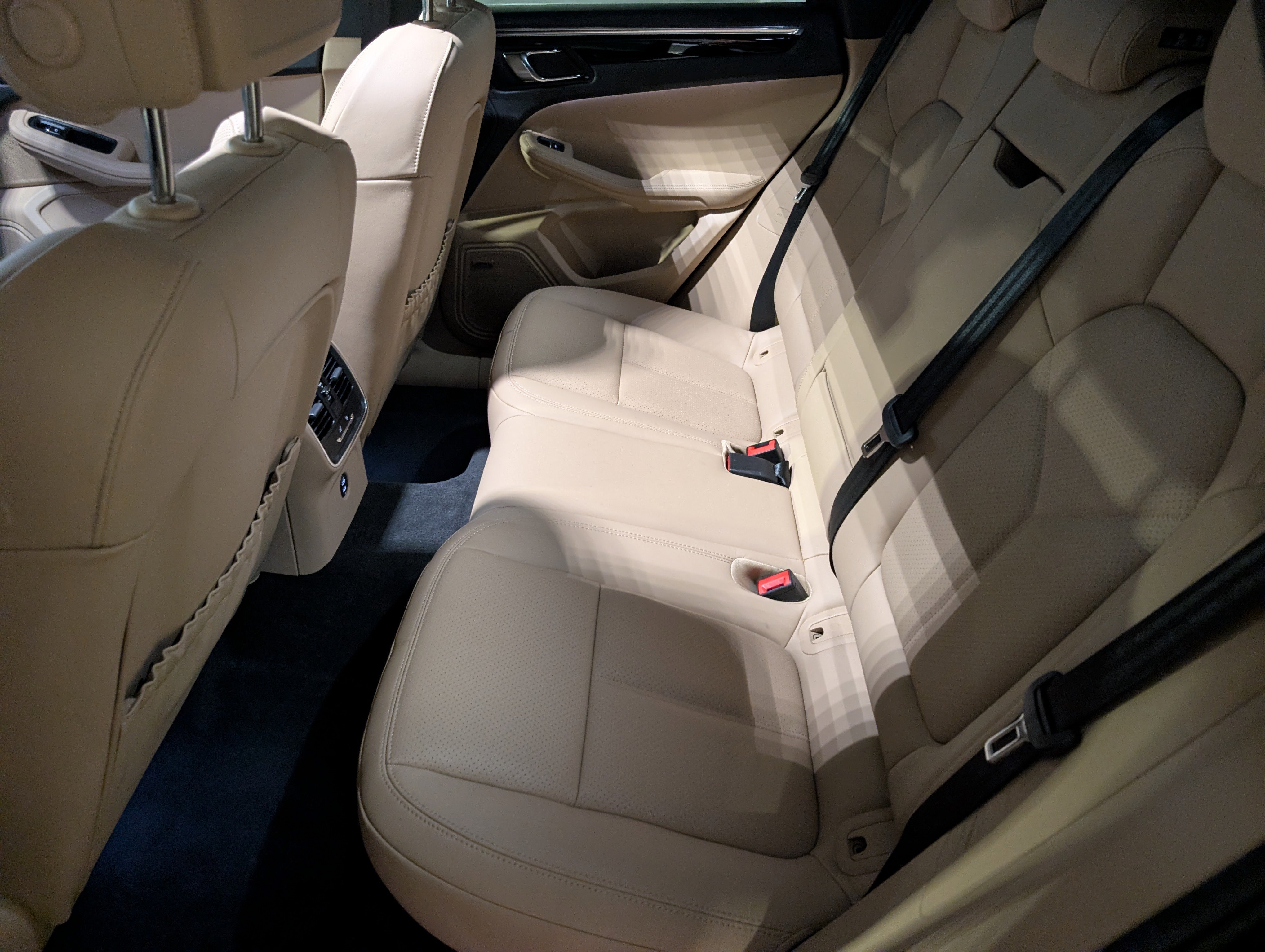 Certified 2025 Porsche Macan image 21