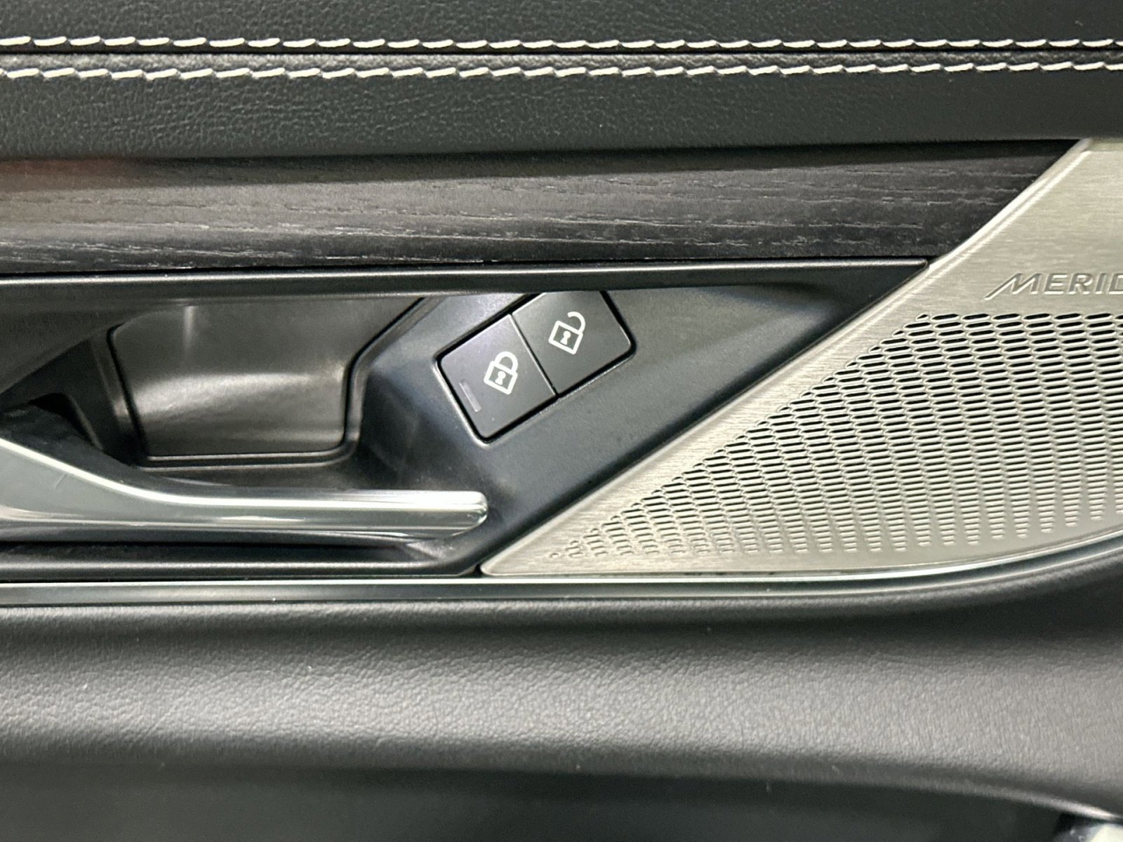 Used 2022 Jaguar XF R-Dynamic SE image 17