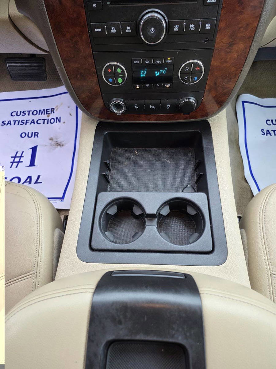 Used 2012 Chevrolet Suburban LT w/ Luxury Package image 21