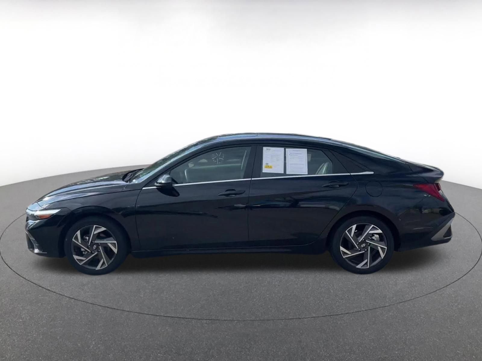 Used 2025 Hyundai Elantra SEL image 9