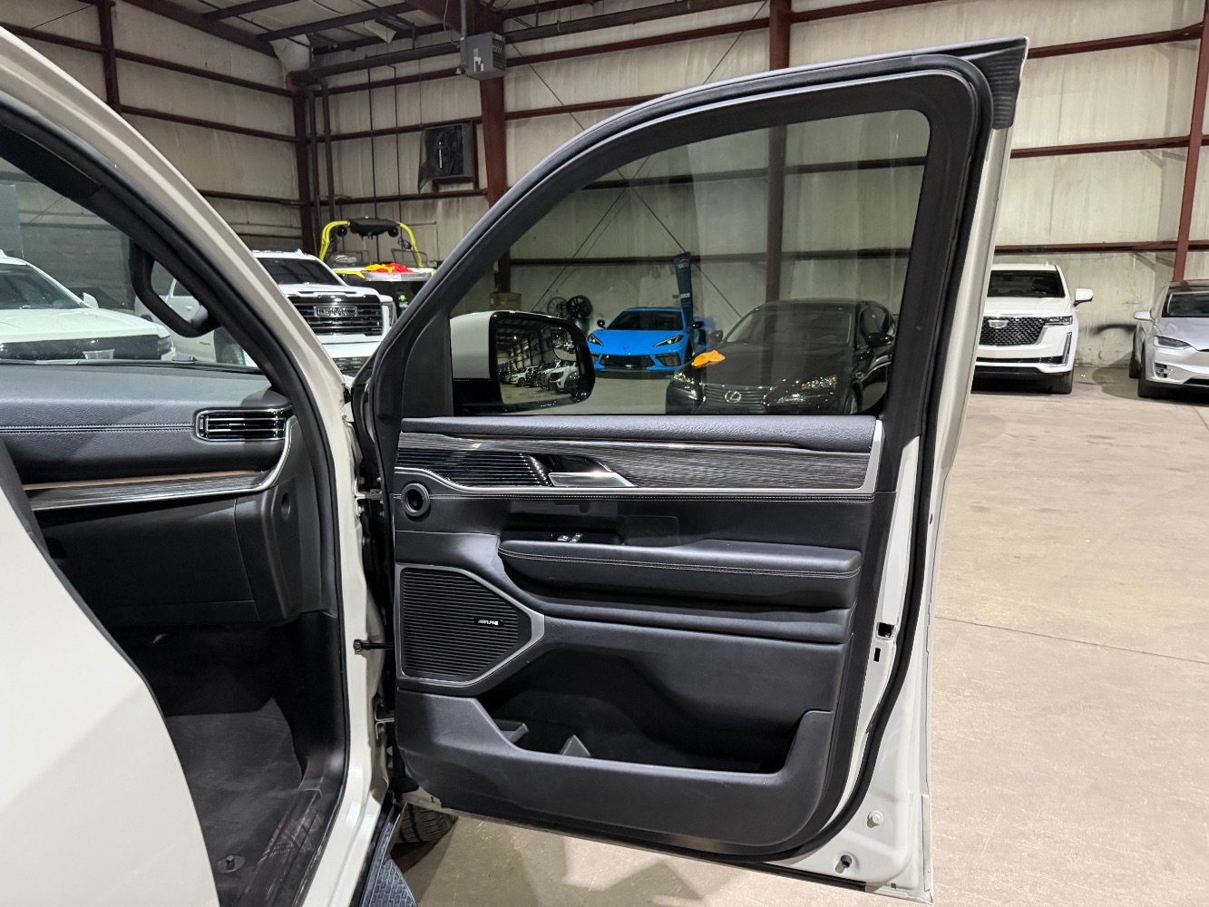 Used 2022 Jeep Wagoneer Series III RWD image 24