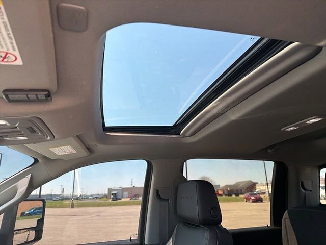 Used 2022 GMC Sierra 3500 Denali w/ Denali Ultimate Package AWD/4WD image 4