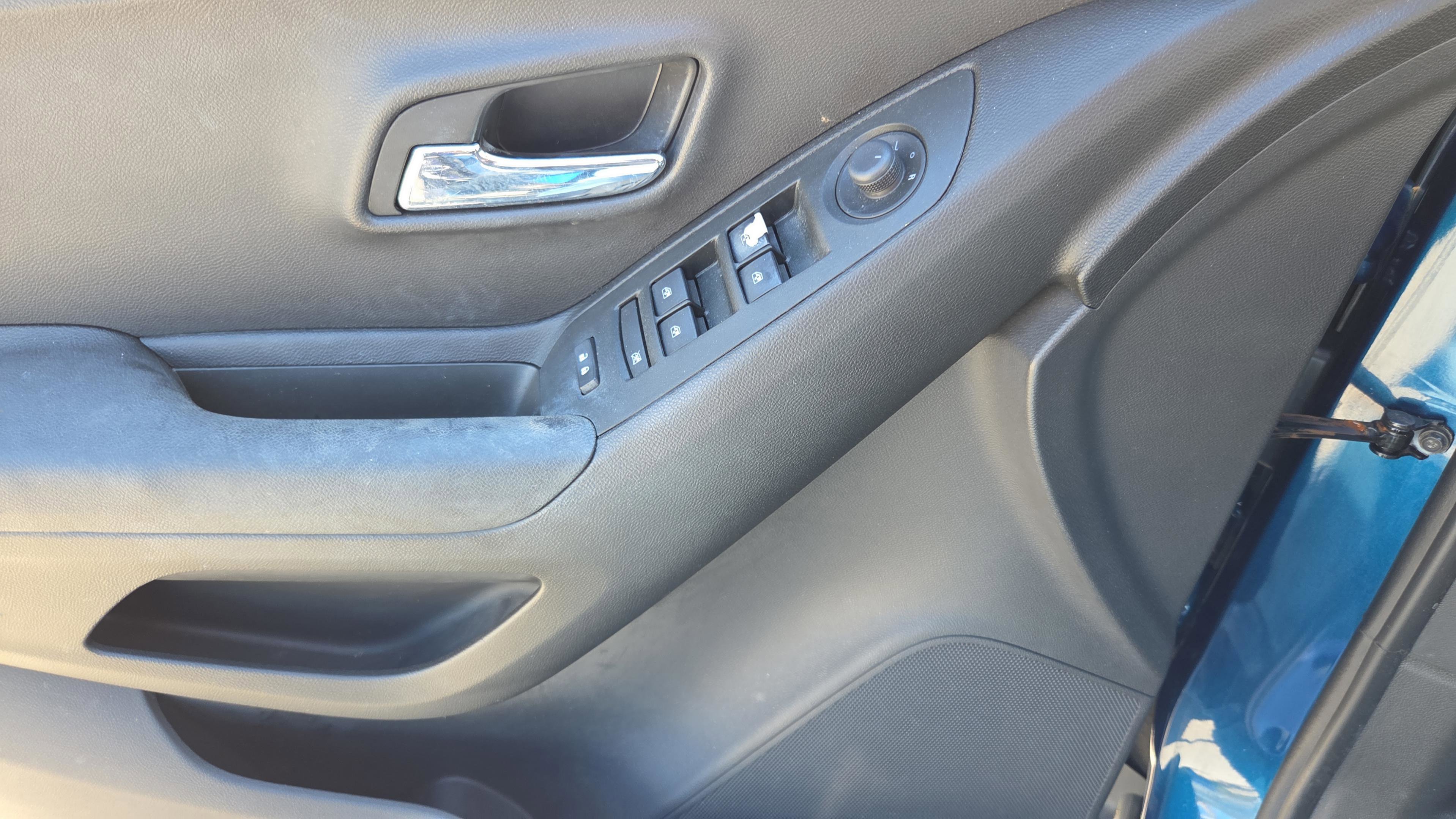 Used 2019 Chevrolet Trax LT w/ LT Convenience Package image 31