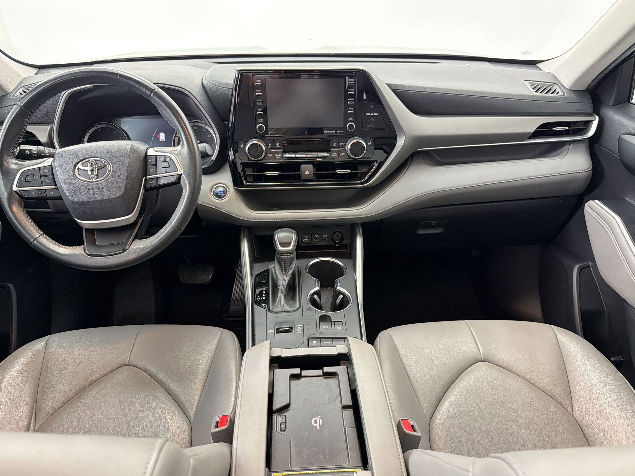 Used 2022 Toyota Highlander XLE FWD image 16