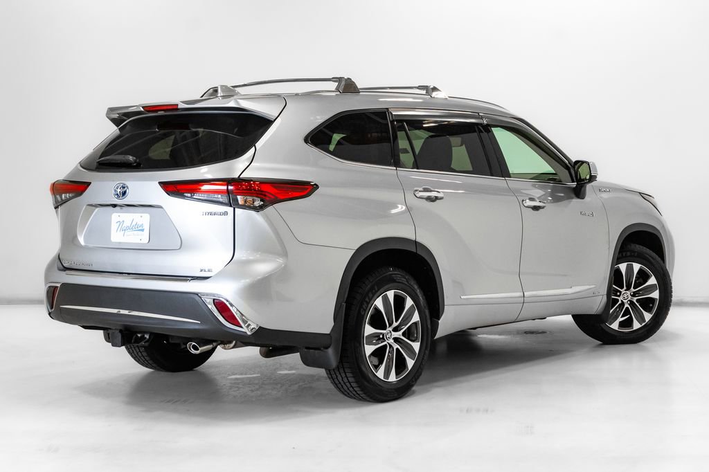 Used 2021 Toyota Highlander XLE AWD/4WD image 28