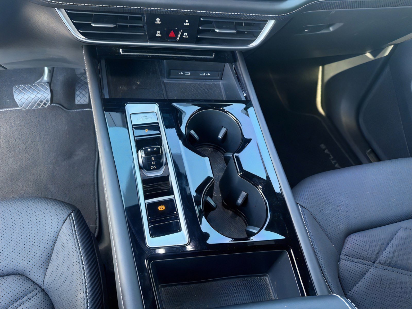 Used 2024 Volkswagen Atlas Cross Sport SE image 22