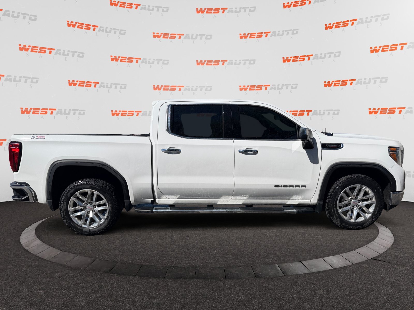 Used 2022 GMC Sierra 1500 SLT w/ SLT Premium Plus Package AWD/4WD image 6
