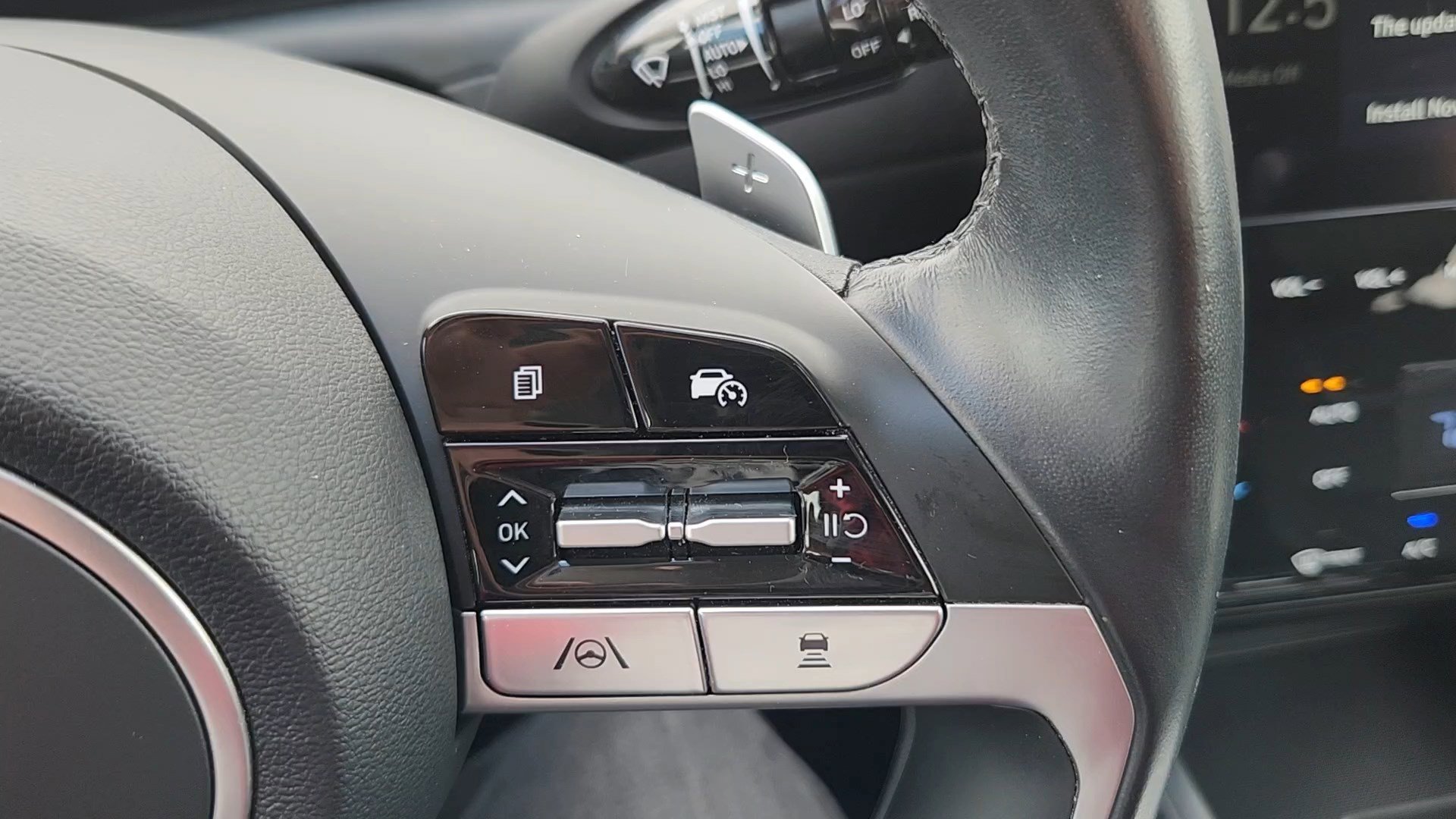 Certified 2023 Hyundai Tucson Limited w/ Cargo Package image 13