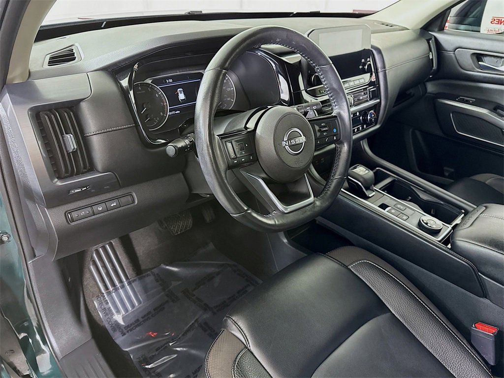 Certified 2023 Nissan Pathfinder SL w/ Black Appearance Package image 18