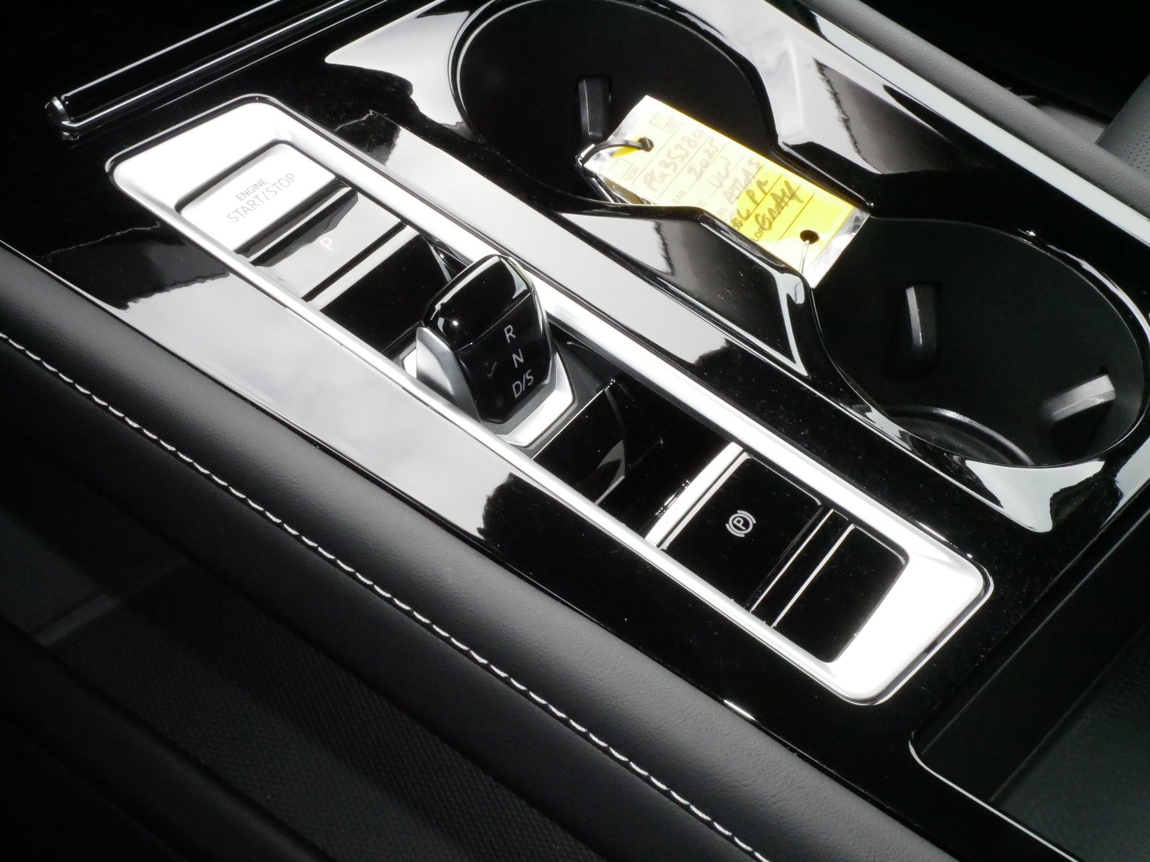 Certified 2025 Volkswagen Atlas SEL Premium R-Line image 24