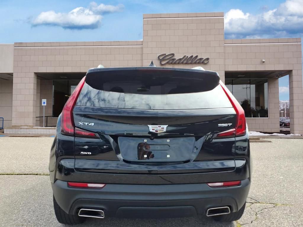 Used 2022 Cadillac XT4 Luxury w/ Cold Weather Package image 5