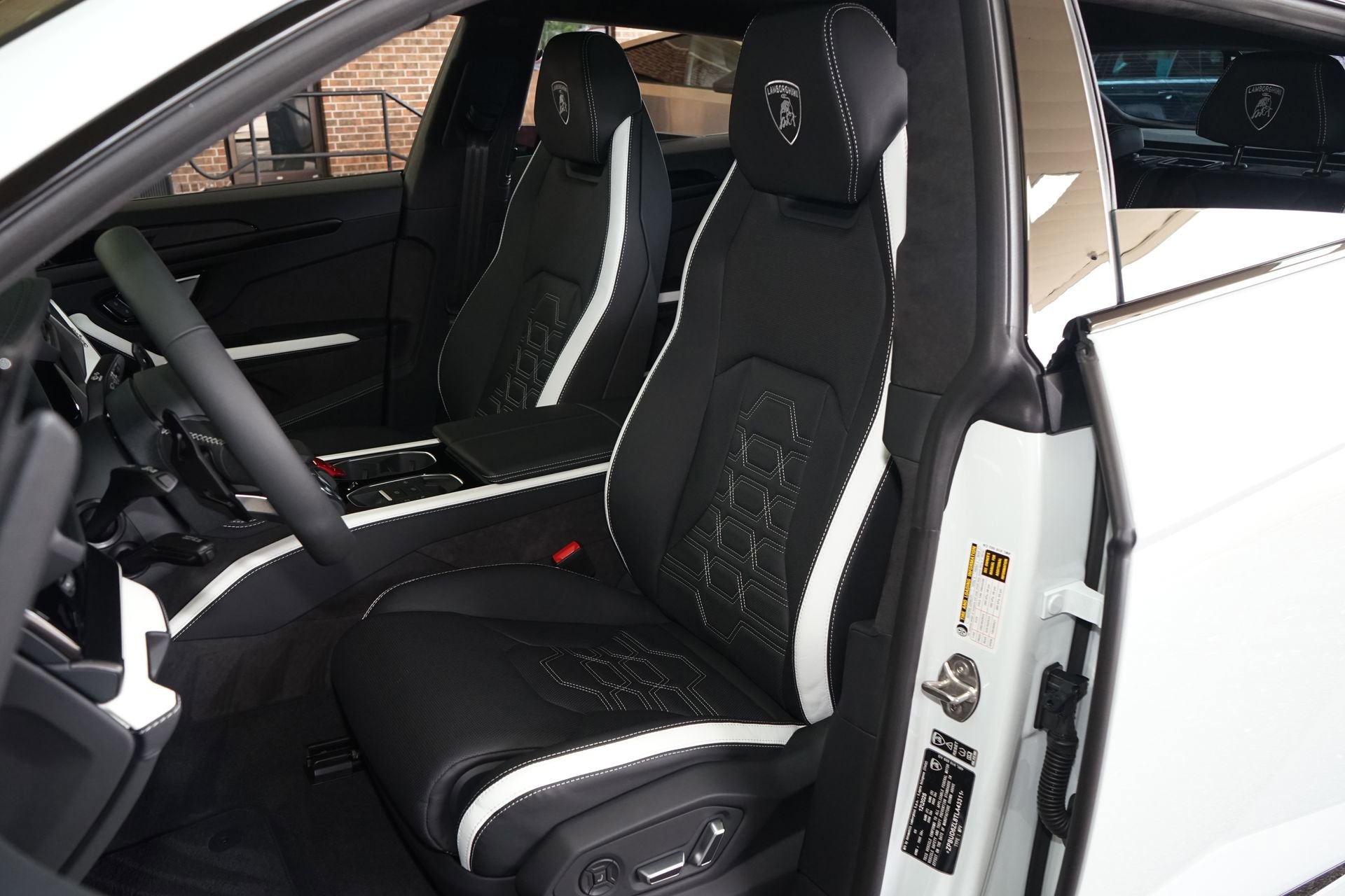 Used 2026 Lamborghini Urus SE image 10