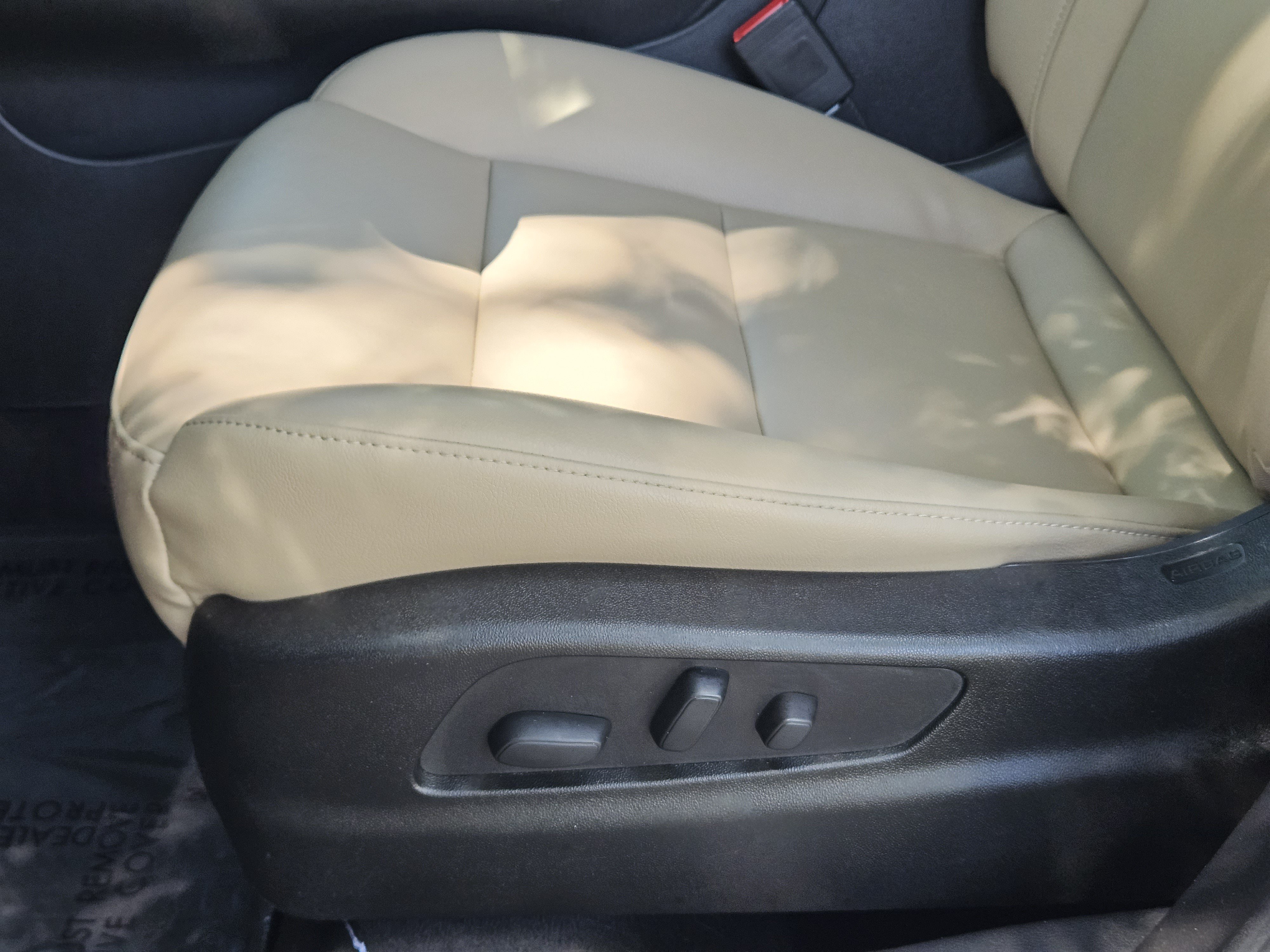 Used 2024 Cadillac XT4 Luxury w/ Cold Weather Package FWD image 16