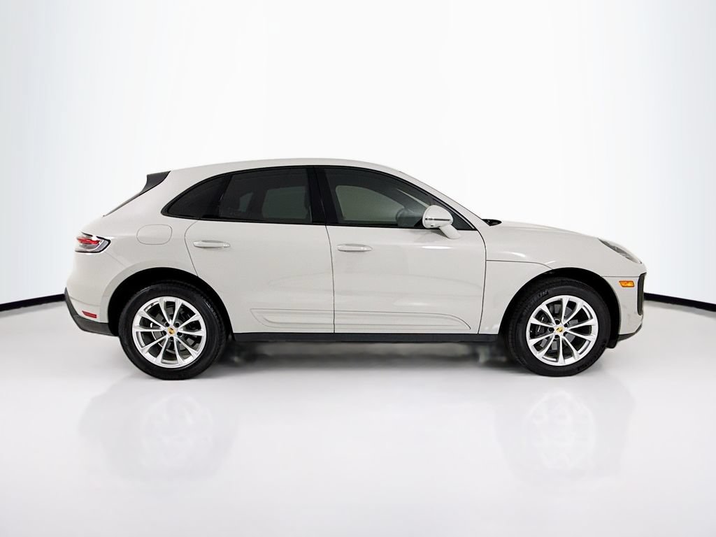 Used 2025 Porsche Macan AWD/4WD image 8