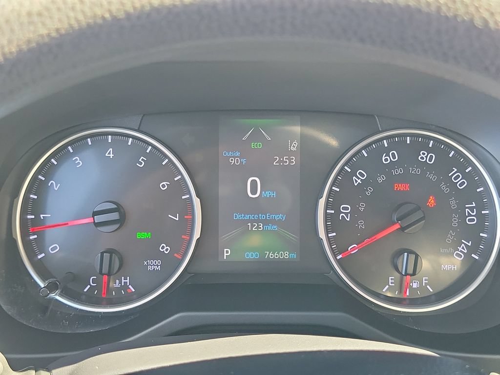 Used 2019 Toyota RAV4 XLE w/ Convenience Package FWD image 3