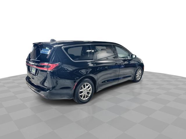 Used 2024 Chrysler Pacifica Touring-L FWD image 9