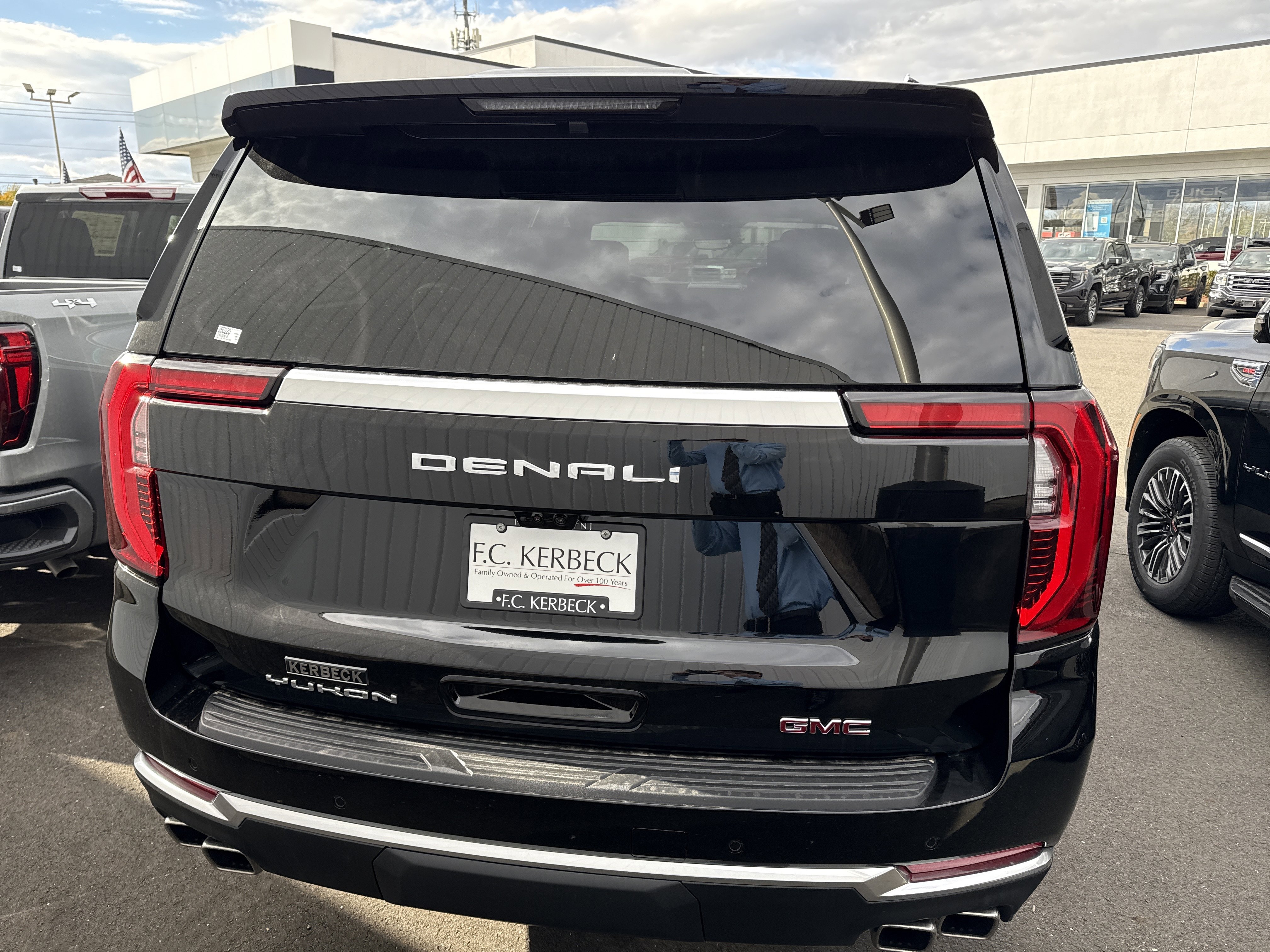 New 2026 GMC Yukon XL Denali image 7