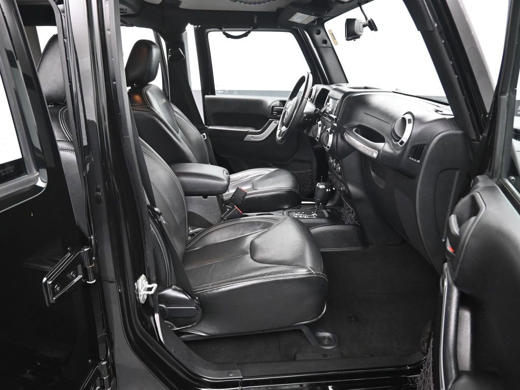 Used 2016 Jeep Wrangler Unlimited Sahara w/ Mopar Chrome Edition Group image 32